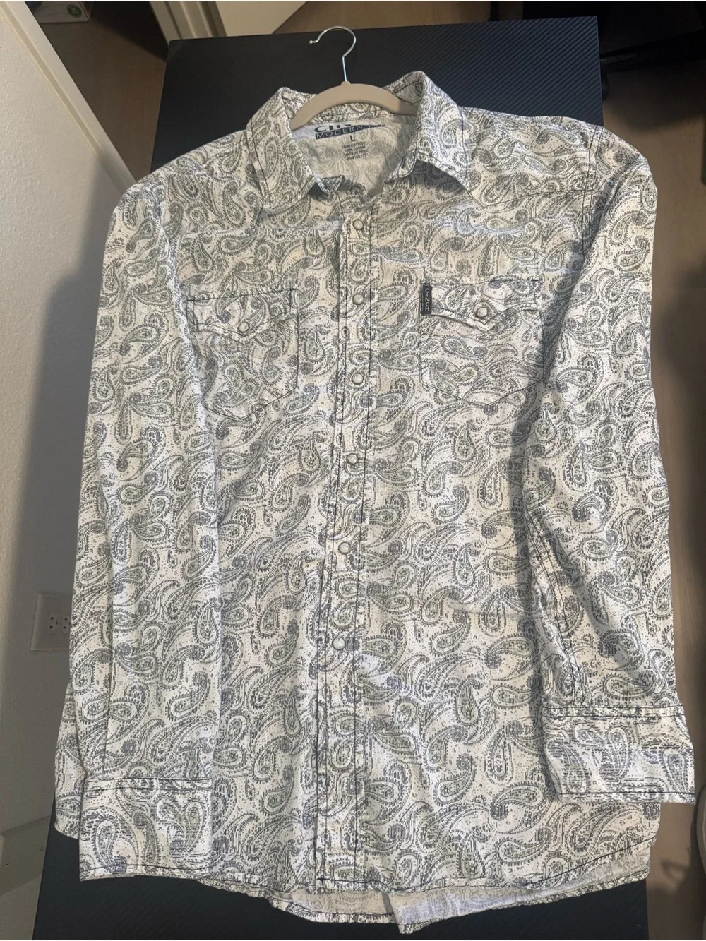 Cinch Men’s White Paisley Button-Down Shirt with Gray Accents